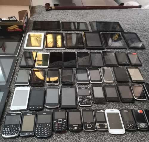 40X MOBILES**6X I0 INCH APPLE IPADS**2X10 INCH SAMSUNG TABLETS**9X 7INCH MIX TABLETS**WOW*SEE DESCRP