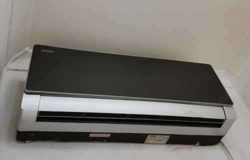 GALANZ  AIR CONDITIONER-12000 BTU-SPLIT WALLUNIT - SILVER MIRROR FINISH-GREAT WORKING **WOW