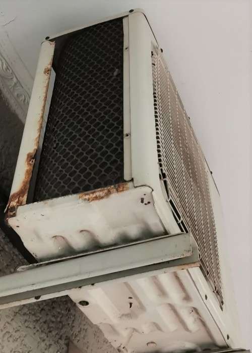 GALANZ  AIR CONDITIONER-12000 BTU-SPLIT WALLUNIT - SILVER MIRROR FINISH-GREAT WORKING **WOW