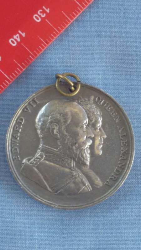 MEDAL - EDWARD VIIR+ QUEEN ALEXANDRA - CORONATION 1902