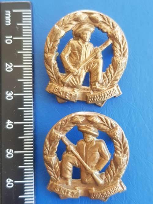 SADF - SA MILITARY SKIET KOMMANDO COLLAR BADGES SET