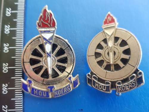 VOORTREKKER - HOU KOERS - BERET BADGES 2 TYPES