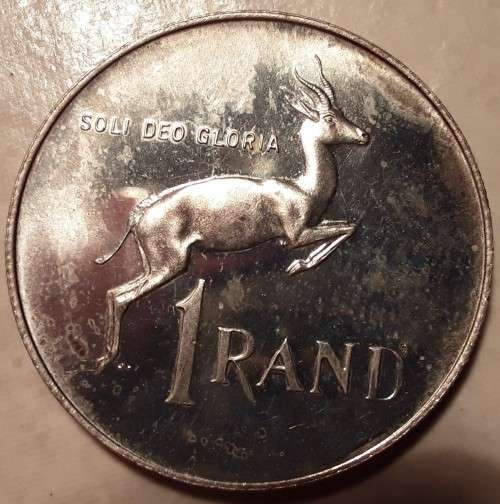 RSA 1975 SILVER UNC R1 in CAPSULE.  A SLIGHTLY DIRTY COIN.