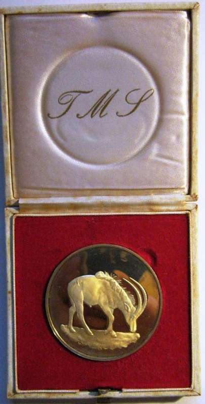 "BUCK"  SILVER MEDALLION in PRESENTATION BOX....60.7 Grams (1.95 Ozs.) FINE SILVER  (99.99% PURE)
