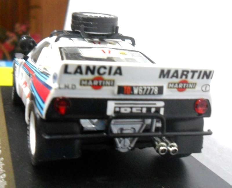 IXO / DeAGOSTINI 1984 LANCIA 037 RALLY EVO  " RALLY CAR COLLECTION " MINT WITH DISPLAY BOX