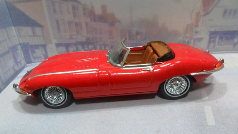 DINKY DY - 18 1968 JAGUAR " E " TYPE MK. 1 1/2  ABSOLUTELY  MINT CONDITION - BOXED.