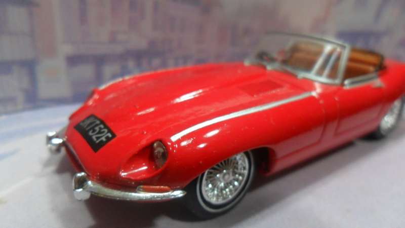 DINKY DY - 18 1968 JAGUAR " E " TYPE MK. 1 1/2  ABSOLUTELY  MINT CONDITION - BOXED.