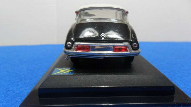 DEL PRADO 1964 CITROEN DS 19   "THE ULTIMATE CAR COLLECTION " GOOD CONDITION  EXCEPT FOR 2 SCRATCHES