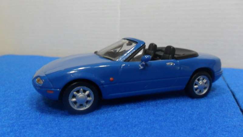 DEL PRADO  1989 MAZDA MX- 5  " THE ULTIMATE CAR COLLECTION " IN  MINT CONDITION - LOOSE.