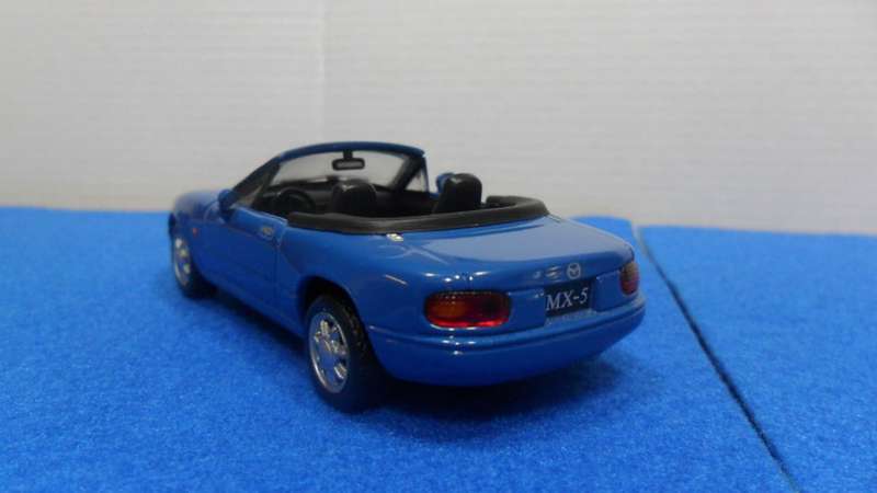 DEL PRADO  1989 MAZDA MX- 5  " THE ULTIMATE CAR COLLECTION " IN  MINT CONDITION - LOOSE.