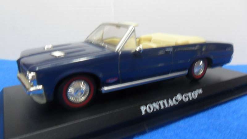 DEL PRADO 1964 PONTIAC GTO  " THE ULTIMATE CAR COLLECTION " MINT  CONDITION WITH THE DISPLAY BASE