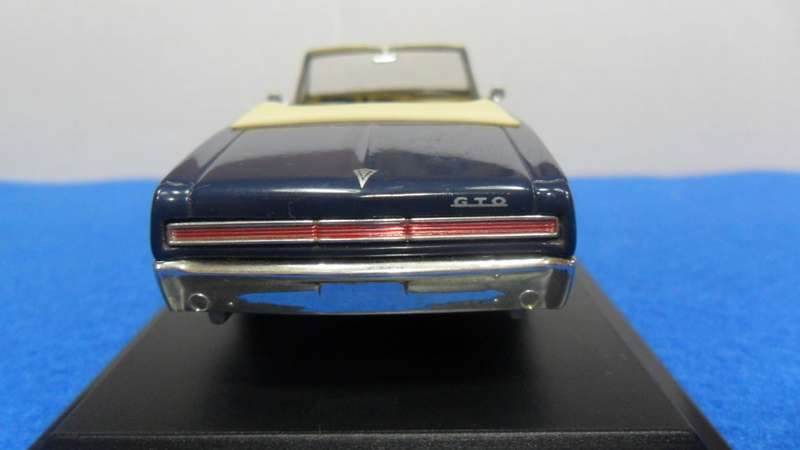 DEL PRADO 1964 PONTIAC GTO  " THE ULTIMATE CAR COLLECTION " MINT  CONDITION WITH THE DISPLAY BASE