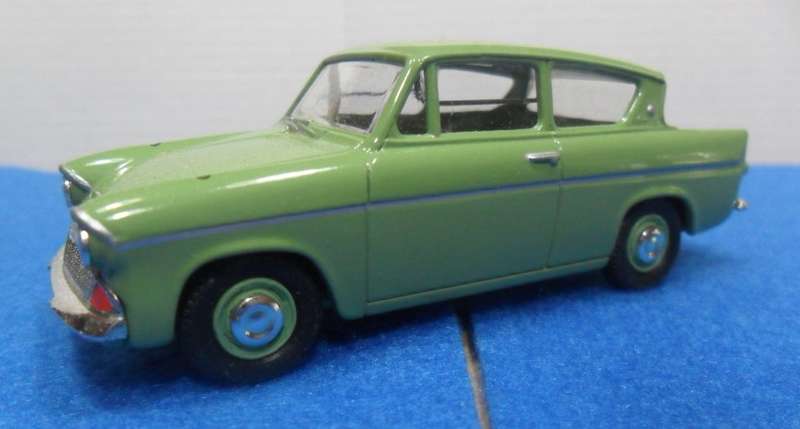 STUNNING VANGUARDS VA1001 FORD ANGLIA   [ PALE GREEN  VERSION ] ABSOLUTELY  MINT - BOXED