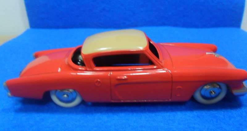 DEAGOSTINI DINKY NO 24Y   STUDEBAKER  " COMMANDER " [RED & BROWN VERSION ]  NEW BOXED .