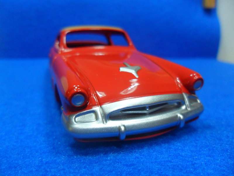 DEAGOSTINI DINKY NO 24Y   STUDEBAKER  " COMMANDER " [RED & BROWN VERSION ]  NEW BOXED .