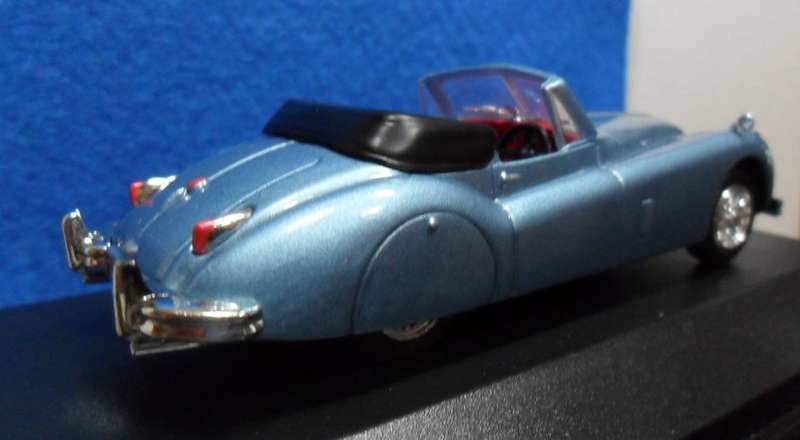 ABSOLUTELY STUNNING  ATLAS  EDITIONS 1957 JAGUAR XK140  "METALLIC BLUE VERSION "  -  MINT BOXED.