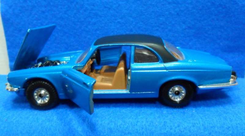 STUNNING CORGI 286 JAGUAR XJ12C ( MADE IN GT BRITAIN )  MINT WITH FAIR TO POOR ORIGINAL BOX