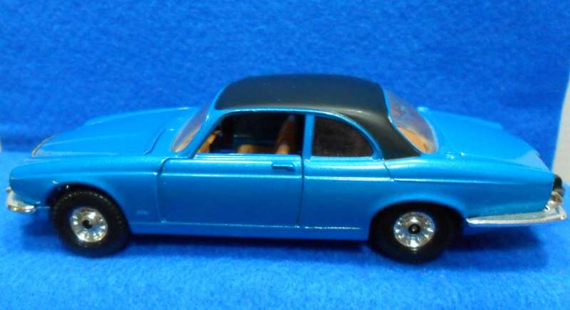 STUNNING CORGI 286 JAGUAR XJ12C ( MADE IN GT BRITAIN )  MINT WITH FAIR TO POOR ORIGINAL BOX