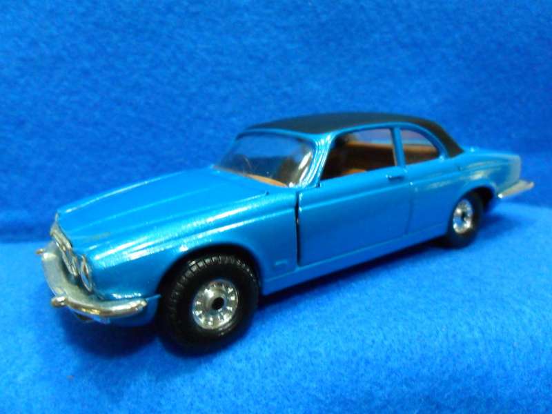 STUNNING CORGI 286 JAGUAR XJ12C ( MADE IN GT BRITAIN )  MINT WITH FAIR TO POOR ORIGINAL BOX