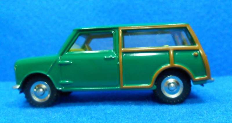 ATLAS DINKY NO 197  MORRIS MINI - TRAVELLER  " [ GREEN  VERSION ]  MINT BOXED .