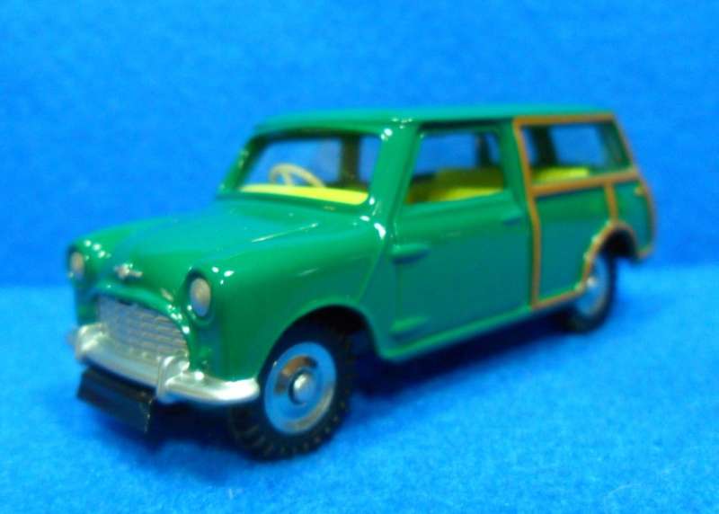 ATLAS DINKY NO 197  MORRIS MINI - TRAVELLER  " [ GREEN  VERSION ]  MINT BOXED .