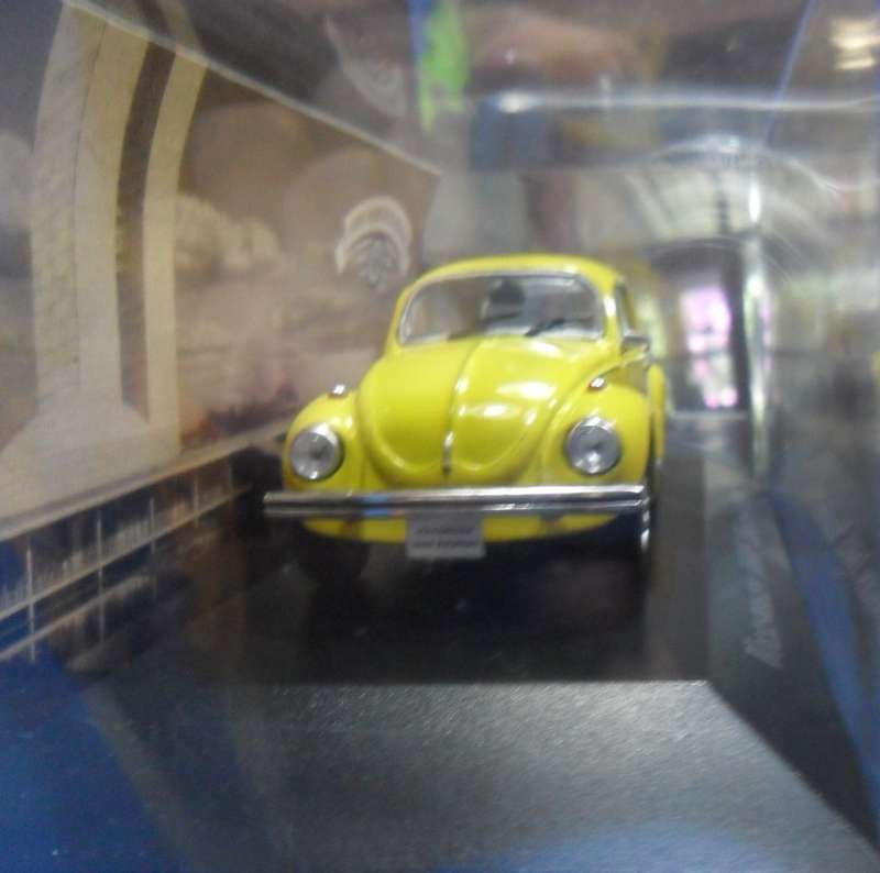 STUNNING DEAGOSTINI / ALTAYA 1974 VOLKSWAGEN 1600S " BIZORRAO " NEW IN DISPLAY CASE .