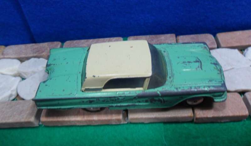CORGI 214  FORD THUNDERBIRD  ( MADE IN GT BRITAIN FROM 1959 UNTILl 1965 ) PLAYWORN CONDITION  NO BOX