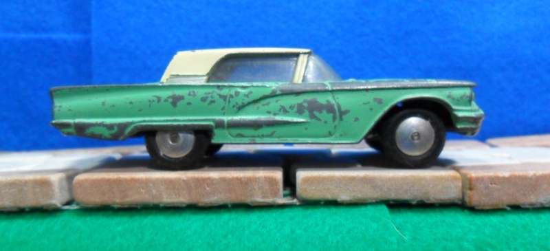 CORGI 214  FORD THUNDERBIRD  ( MADE IN GT BRITAIN FROM 1959 UNTILl 1965 ) PLAYWORN CONDITION  NO BOX