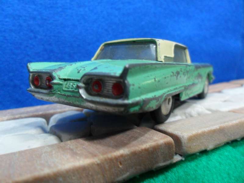 CORGI 214  FORD THUNDERBIRD  ( MADE IN GT BRITAIN FROM 1959 UNTILl 1965 ) PLAYWORN CONDITION  NO BOX