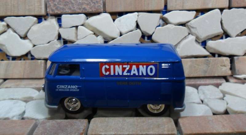 STUNNING LLEDO 73000 - 1955 VW  KOMBI  VAN  - " CINZANO VERMOUTH " MINT - BOXED