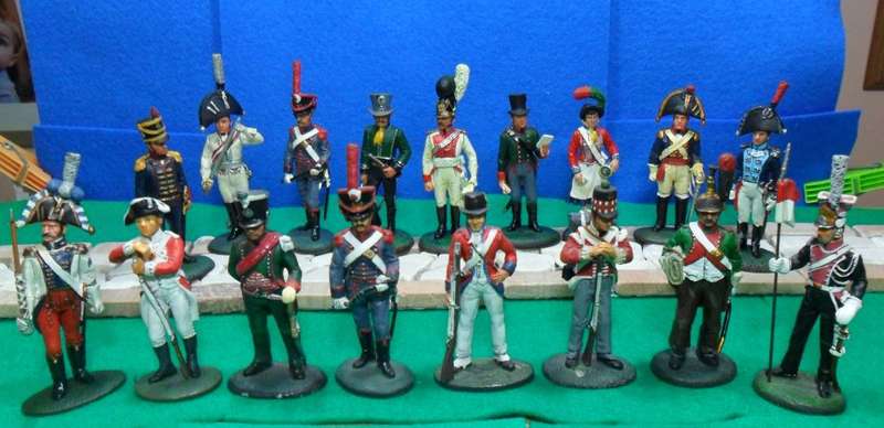 JOB LOT OF 17 DELPRADO  " NAPOLEON  AT WAR " LEAD SOLDIERS   #  GOOD CONDITION , SUPPLIED LOOSE.