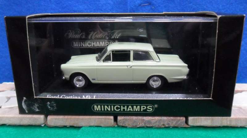 STUNNING , VERY RARE  MINICHAMPS 1962 FORD CORTINA MK 1 " LIME GREEN  " MINT IN DISPLAY CASE .