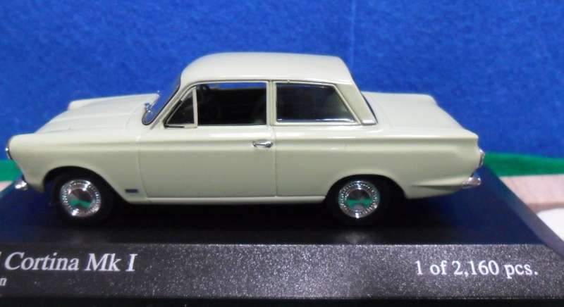 STUNNING , VERY RARE  MINICHAMPS 1962 FORD CORTINA MK 1 " LIME GREEN  " MINT IN DISPLAY CASE .