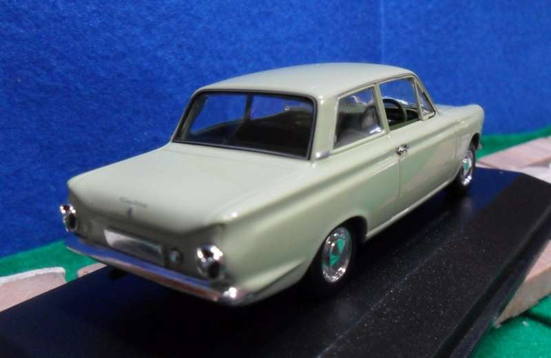 STUNNING , VERY RARE  MINICHAMPS 1962 FORD CORTINA MK 1 " LIME GREEN  " MINT IN DISPLAY CASE .