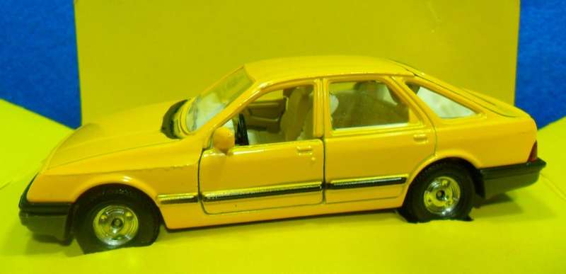 RARE CORGI 299 FORD SIERRA 2.3 GHIA ( MADE IN GT BRITAIN ) MINT WITH FAIR TO POOR ORIGINAL BOX