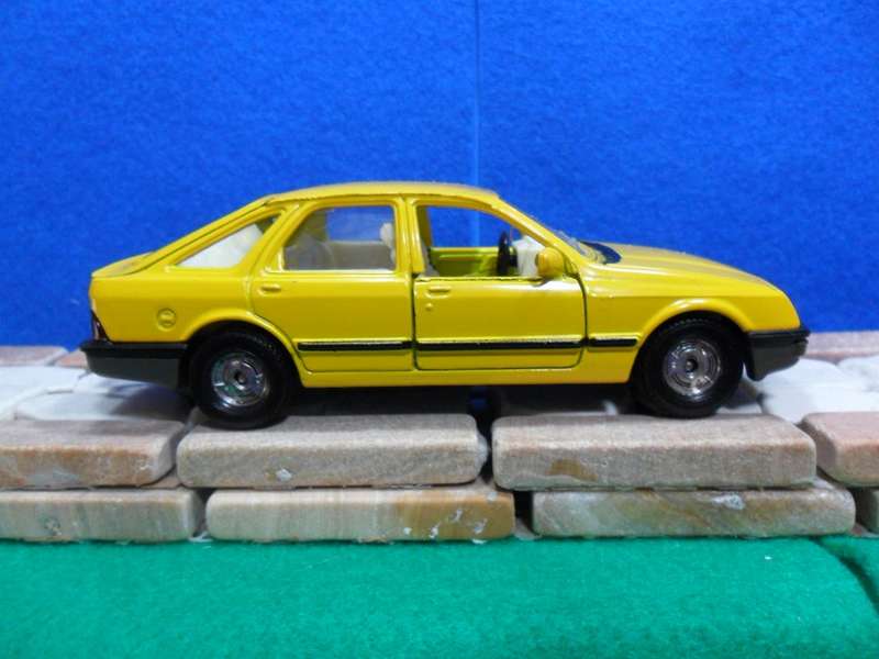 RARE CORGI 299 FORD SIERRA 2.3 GHIA ( MADE IN GT BRITAIN ) MINT WITH FAIR TO POOR ORIGINAL BOX
