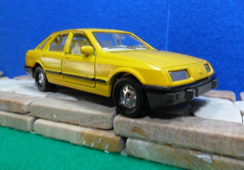 RARE CORGI 299 FORD SIERRA 2.3 GHIA ( MADE IN GT BRITAIN ) MINT WITH FAIR TO POOR ORIGINAL BOX