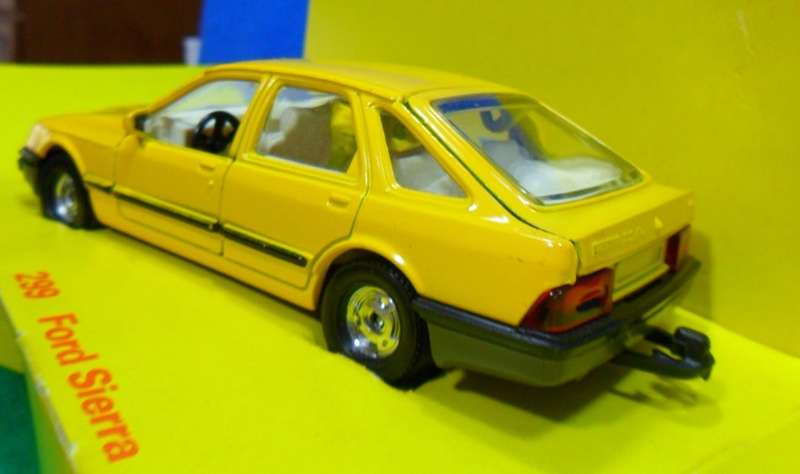 RARE CORGI 299 FORD SIERRA 2.3 GHIA ( MADE IN GT BRITAIN ) MINT WITH FAIR TO POOR ORIGINAL BOX