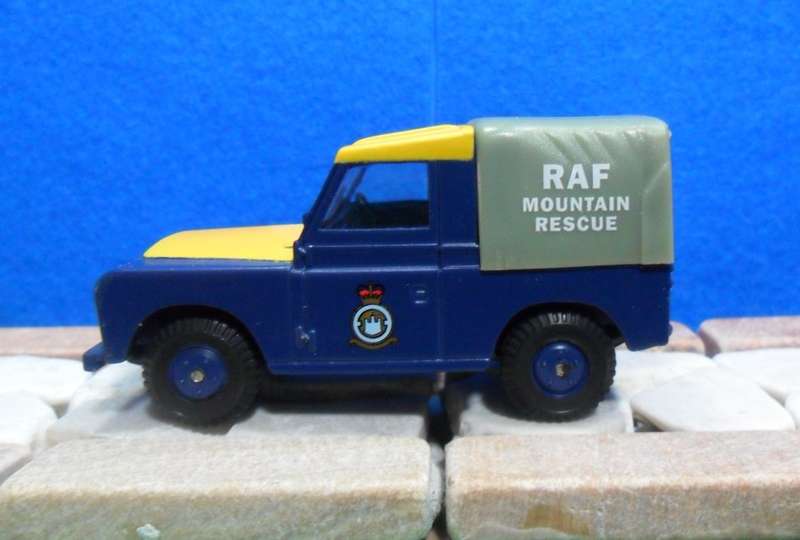 RARE LLEDO DAYS - GONE  DG 166000 - SWB  LAND ROVER  - " RAF MOUNTAIN  RESCUE " MINT - BOXED