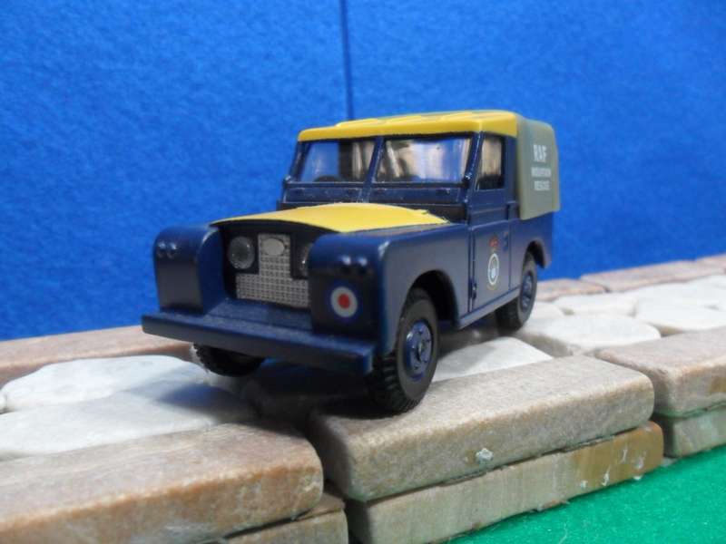 RARE LLEDO DAYS - GONE  DG 166000 - SWB  LAND ROVER  - " RAF MOUNTAIN  RESCUE " MINT - BOXED
