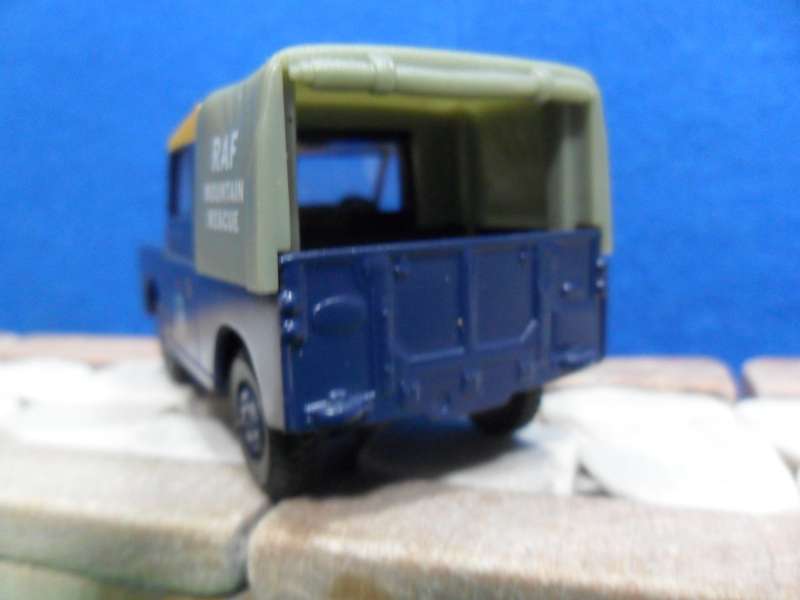 RARE LLEDO DAYS - GONE  DG 166000 - SWB  LAND ROVER  - " RAF MOUNTAIN  RESCUE " MINT - BOXED