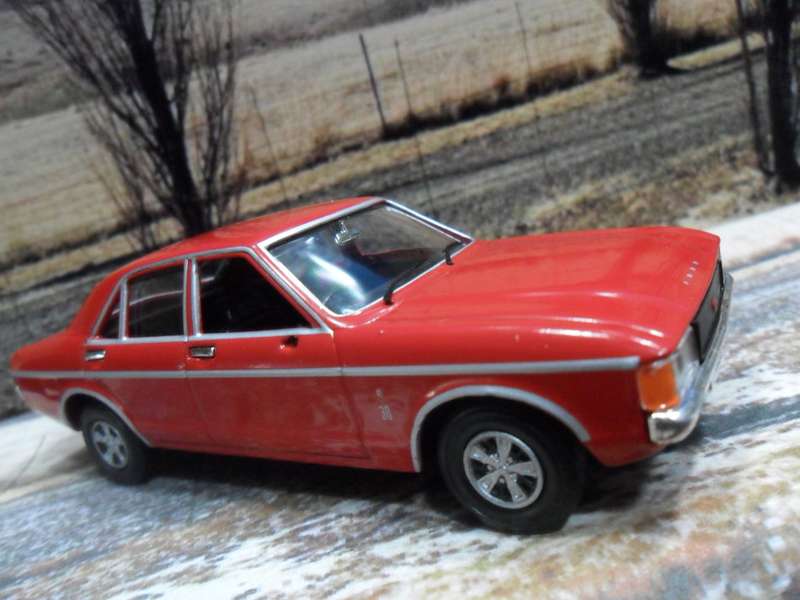 STUNNING VANGUARDS VA52000 1972  FORD GRANADA MK l   [ FLAME RED VERSION ] ABSOLUTELY  MINT - BOXED