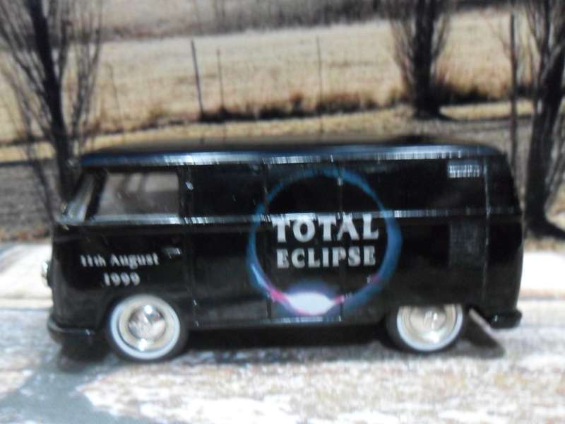 STUNNING LTD EDITION  LLEDO - 1950'S VW KOMBI  " TOTAL ECLIPSE OF THE SUN  1999  " MINT - BOXED