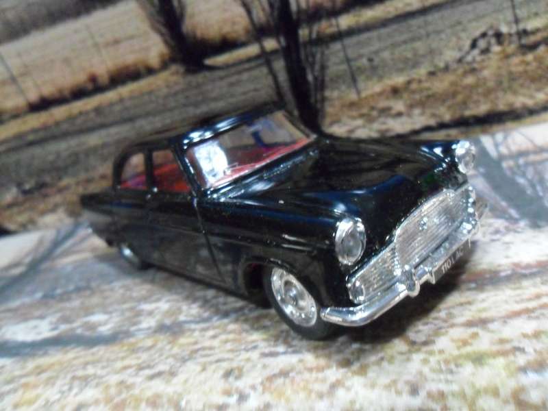 STUNNING CORGI D 710 - 1956 - 62  FORD ZEPHYR MARK 2  ( CORGI CLASSIC CARS )  MINT WITH ORIGINAL BOX