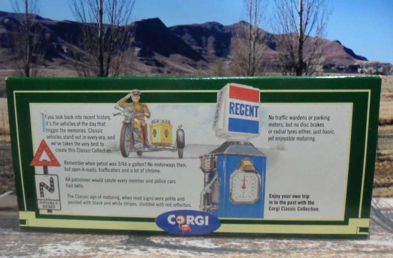 STUNNING CORGI D 710 - 1956 - 62  FORD ZEPHYR MARK 2  ( CORGI CLASSIC CARS )  MINT WITH ORIGINAL BOX