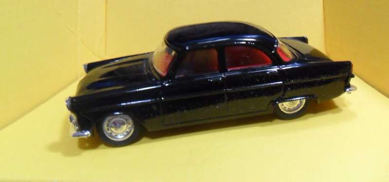 STUNNING CORGI D 710 - 1956 - 62  FORD ZEPHYR MARK 2  ( CORGI CLASSIC CARS )  MINT WITH ORIGINAL BOX