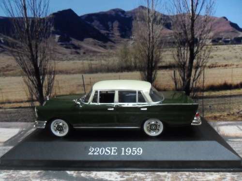 VERY RARE , ABSOLUTELY STUNNING  IXO / ALTAYA  1959  MERCEDES - BENZ 220SE   -  MINT IN DISPLAY CASE