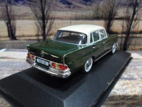 VERY RARE , ABSOLUTELY STUNNING  IXO / ALTAYA  1959  MERCEDES - BENZ 220SE   -  MINT IN DISPLAY CASE