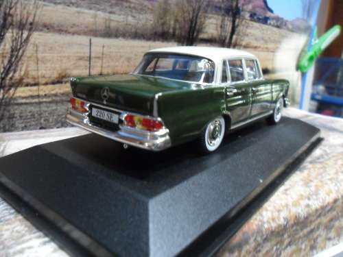 VERY RARE , ABSOLUTELY STUNNING  IXO / ALTAYA  1959  MERCEDES - BENZ 220SE   -  MINT IN DISPLAY CASE