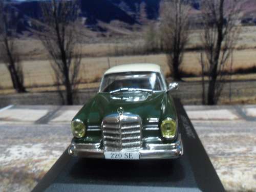 VERY RARE , ABSOLUTELY STUNNING  IXO / ALTAYA  1959  MERCEDES - BENZ 220SE   -  MINT IN DISPLAY CASE